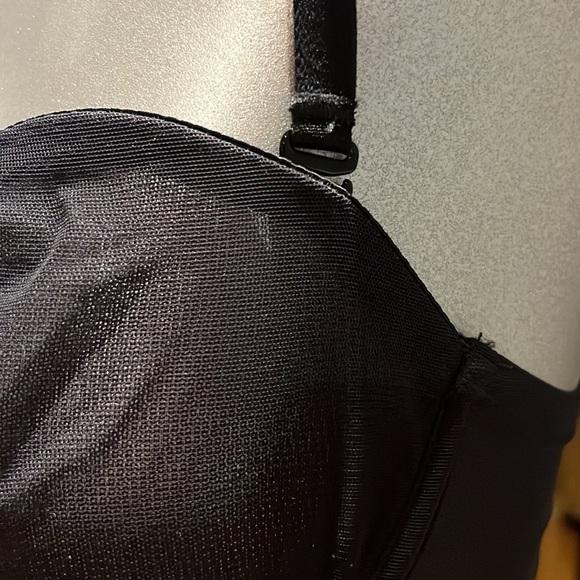 Skims-ULTRA FINE MESH STRAPLESS BRA NWT - Picture 10 of 15